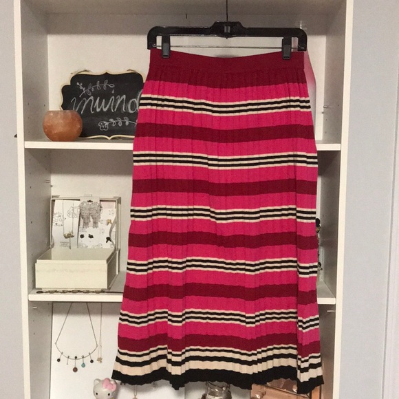 ⭐️HOST PICK⭐️ DOLAN Dora Knit Midi Skirt - Picture 5 of 10